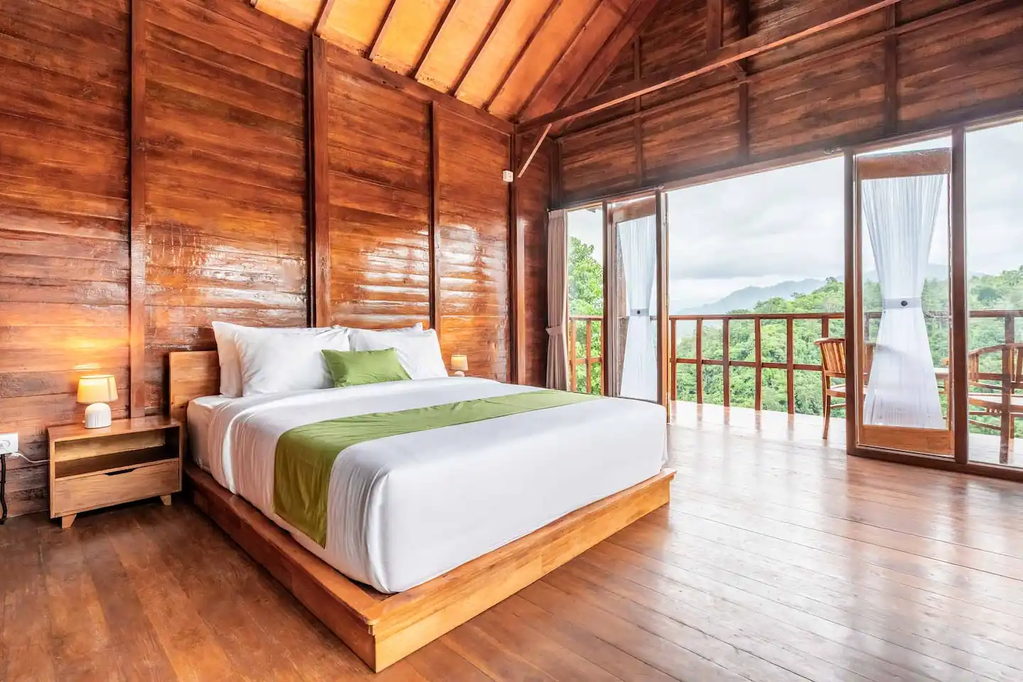 One Bedroom Suite Villa with Floating Bathtub 1